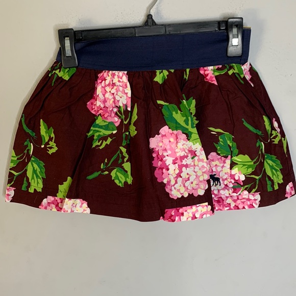 abercrombie kids Other - NWT Abercrombie kids floral skirt M L